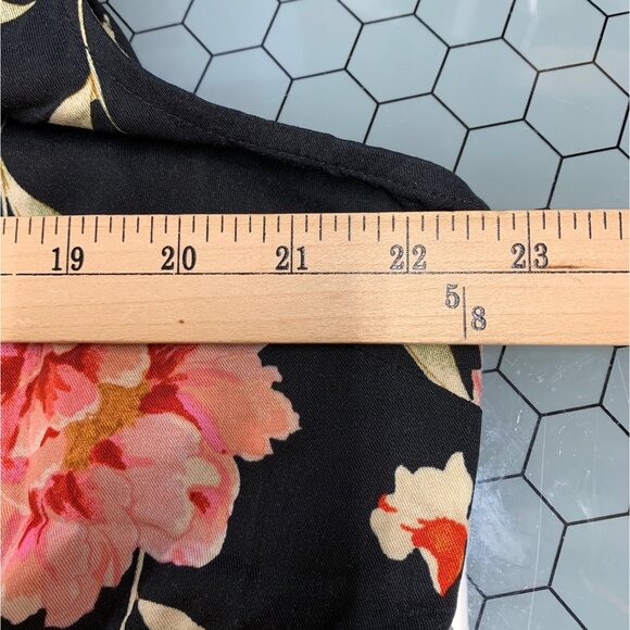 Torrid Tank Top Womens 2 2X 18-20 Black Floral Babydoll Stretch Challis Crochet - Picture 6 of 12